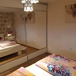 Peky Apartament Rab Town